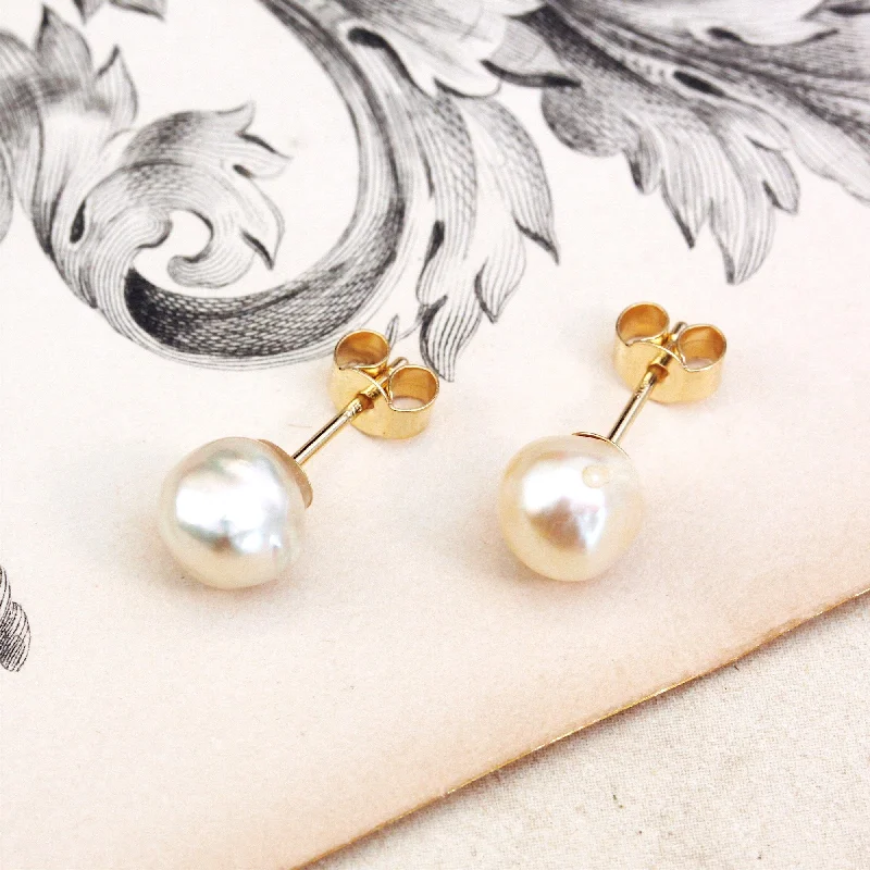 Vintage Freshwater Pearl Stud Earrings on 9ct Gold