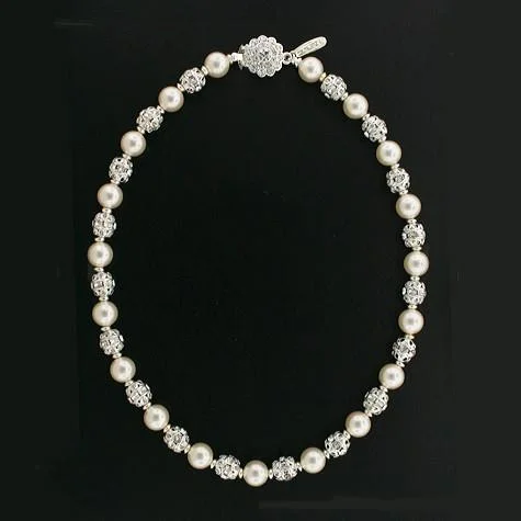 Pearl Necklace with Detailed Metal Accents