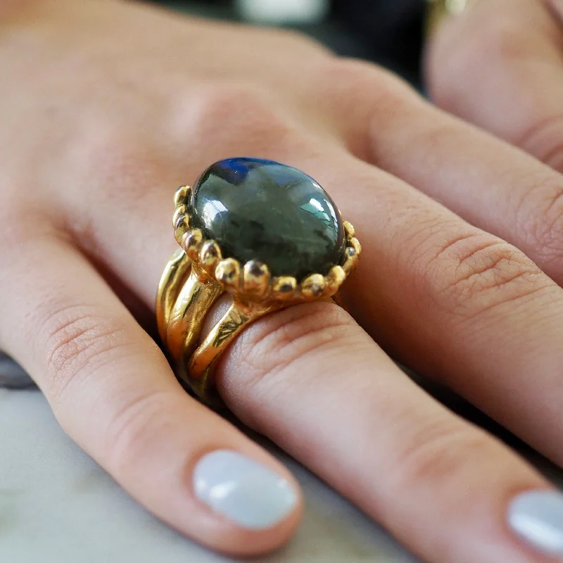 ISABELLE LABRADORITE STONE RING