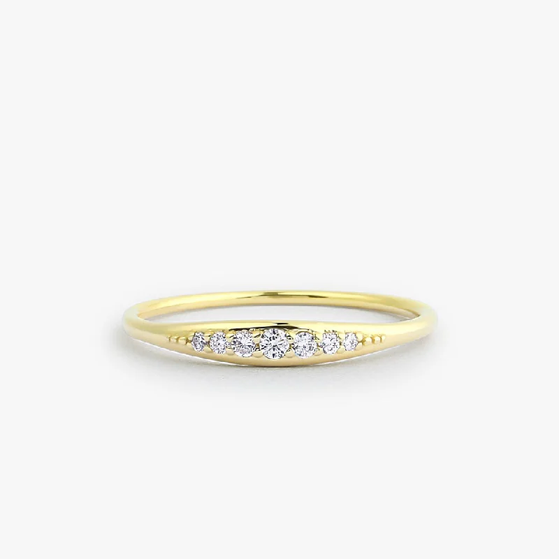 14k Graduating Diamond Wedding Band