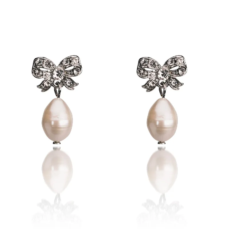 Freshwater pearl bow earrings : Vintage bow earrings