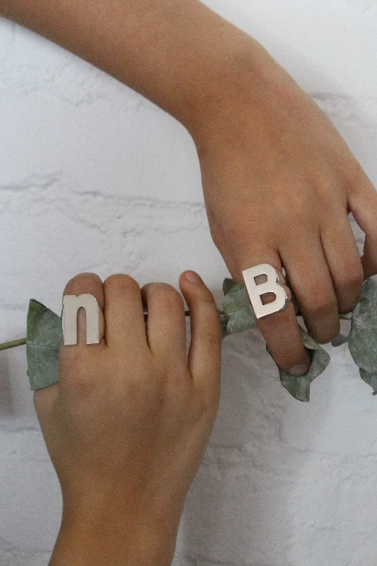 N & B INITIAL / LETTER RINGS